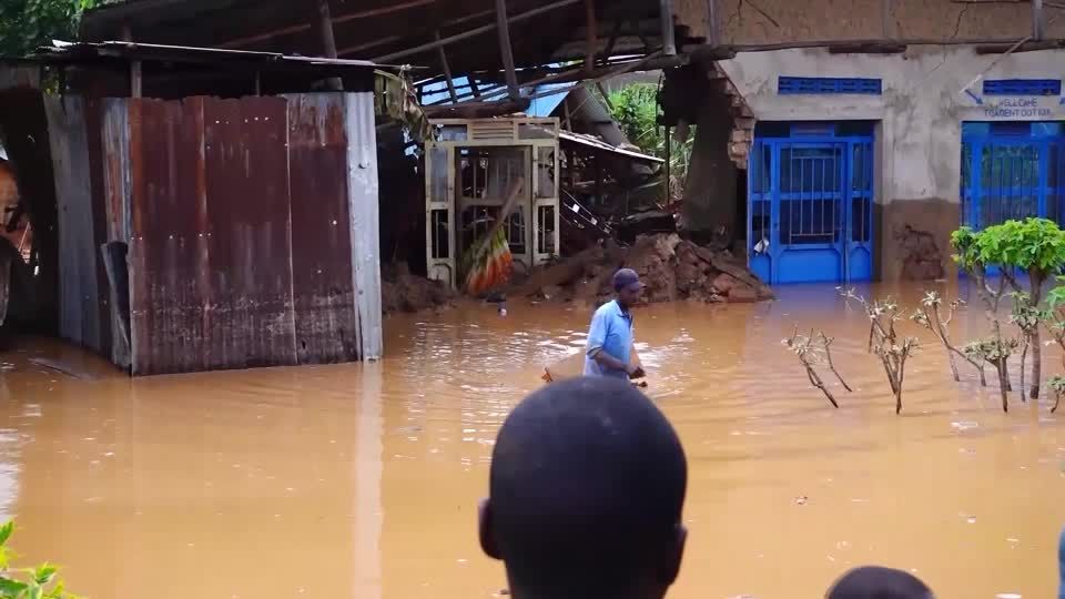 Video: Viele Opfer durch Überschwemmungen in Ruanda