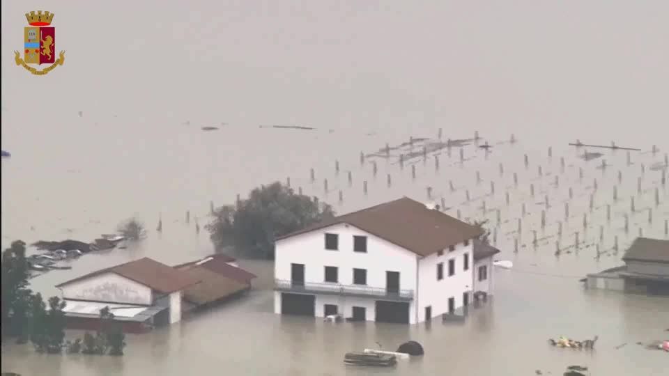 Video: Überschwemmungen in Italien: Tote und Evakuierungen