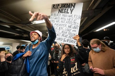 "Ruhe in Frieden": Proteste nach dem Tod von Jordan Neely in der U-Bahn-Station Broadway-Lafayette in Manhattan, New York