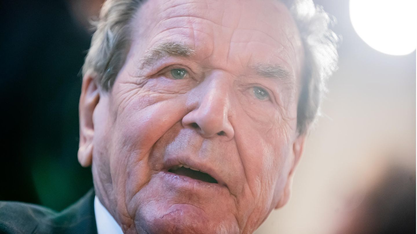 Gerhard Schröder loses his office: he needed this defeat