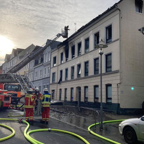 Flensburg: Tote und Verletzte bei Brand in Mehrfamilienhaus