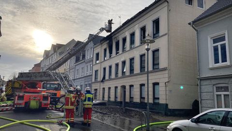 Flensburg: Tote und Verletzte bei Brand in Mehrfamilienhaus