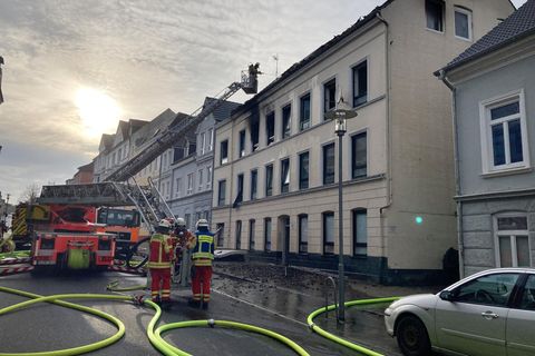 Flensburg: Tote und Verletzte bei Brand in Mehrfamilienhaus