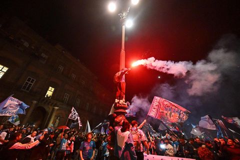 Fans des SSC Neapel feiern die italienische Fußball-Meisterschaft.