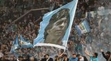 Sein Geist schwebte über allem: Diego Maradona war es, der den Verein in den 1980er Jahren aus dem Dornröschenschlaf wachküsste und in den Saisons 1986/87 und 1989/90 zu den bis dato einzigen Meisterschaften in der bald hundertjährigen Vereinsgeschichte führte. Nach seinem Weggang dauerte es 33 Jahre, ehe der SSC erneut den Scudetto holen konnte.