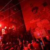 Auf dem im Quartieri Spagnoli gelegenen Largo Maradona erinnert ein riesiges Wandgemälde an den legendären argentinischen Fußballer, der die besten Jahre seiner Karriere beim SSC Neapel verbracht hat.