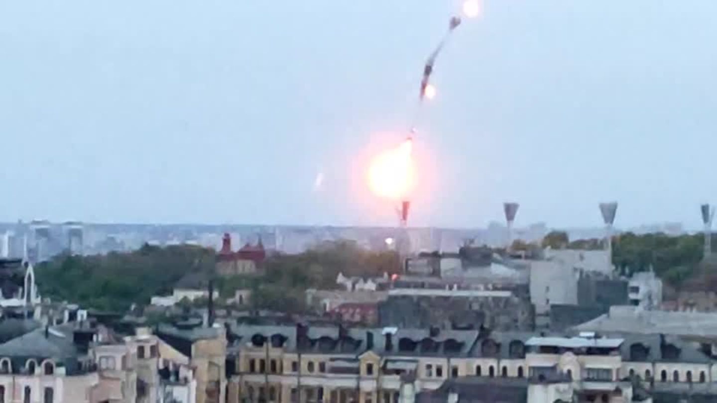 Ukraine shoots down its own malfunctioning drone over Kiev (video)