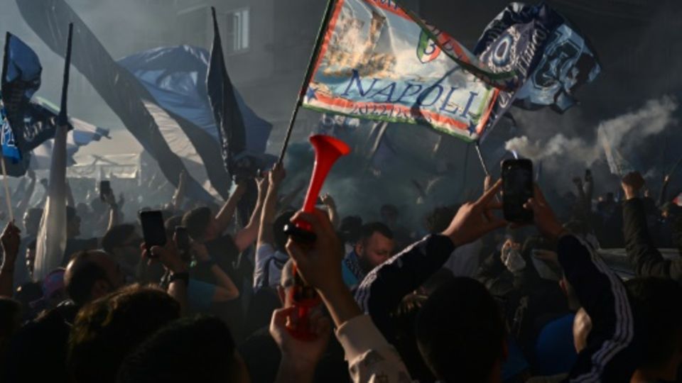 Feiernde Fans des SSC in Neapel