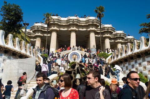 Besuchermassen im Parc Güell in Barcelona