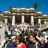 Besuchermassen im Parc Güell in Barcelona
