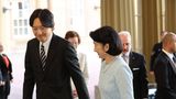 Eine weite Reise zu der Krönung hatten Japans Kronprinz Akishino und seine Frau, Kronprinzessin Kiko