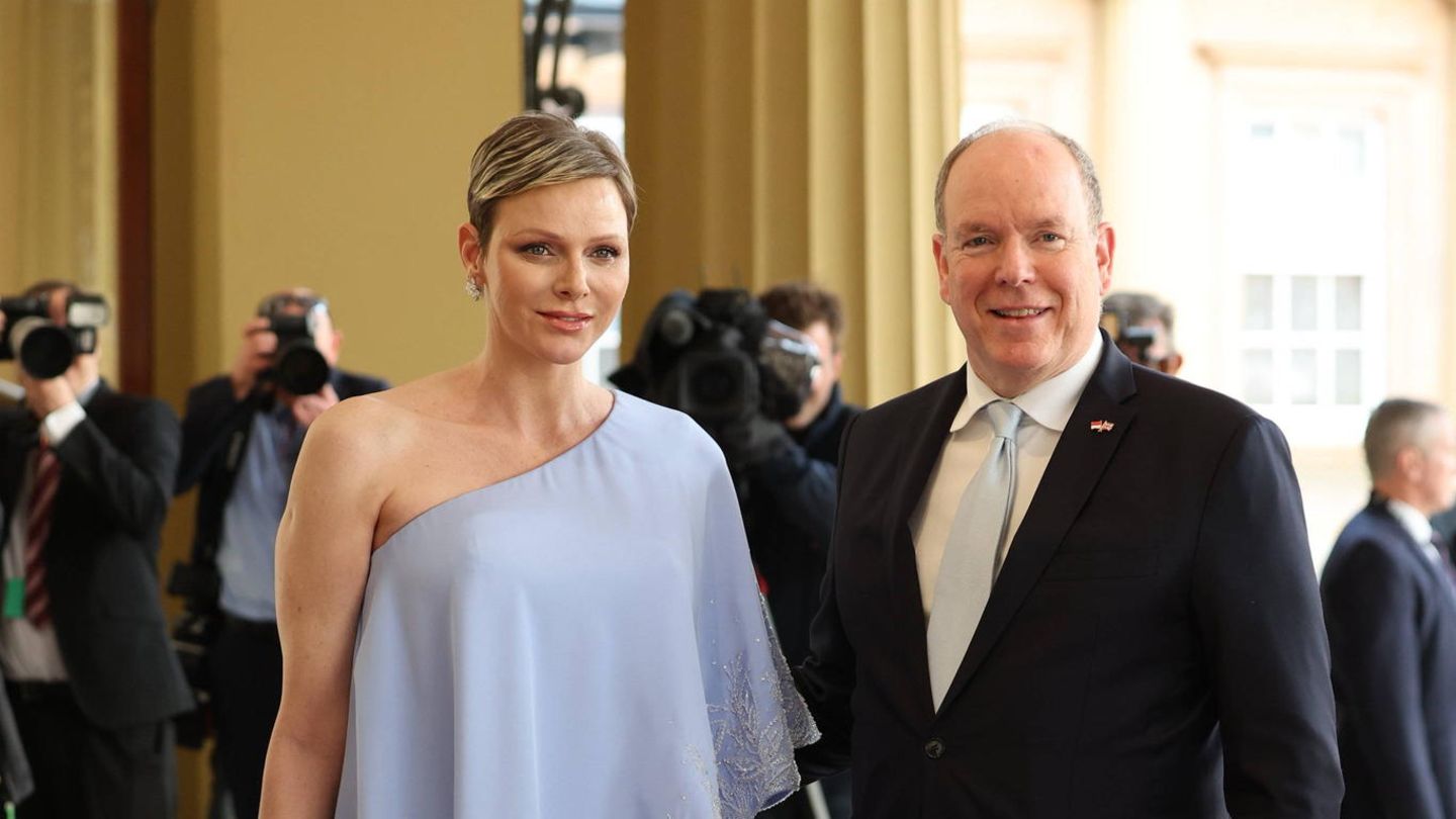 Fürst Albert von Monaco mit seiner Frau Charlène von Monaco sind ebenfalls Gäste beim Empfang