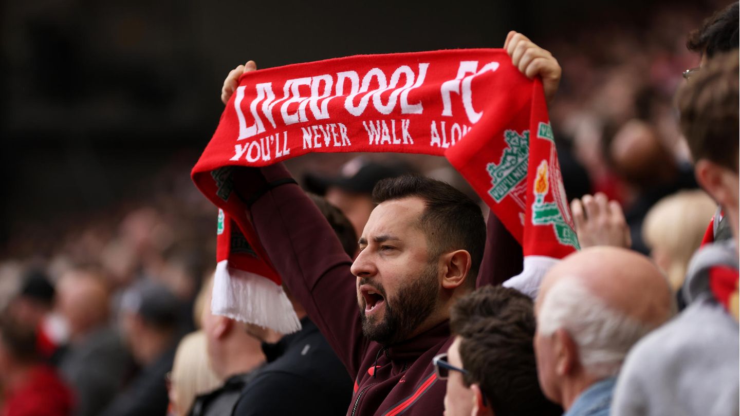 Ein Liverpool-Anhänger in der "Kop"