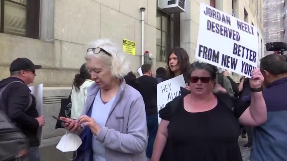 Video: Proteste nach tödlichem Würgegriff in New York Video: Proteste nach tödlichem Würgegriff in New York