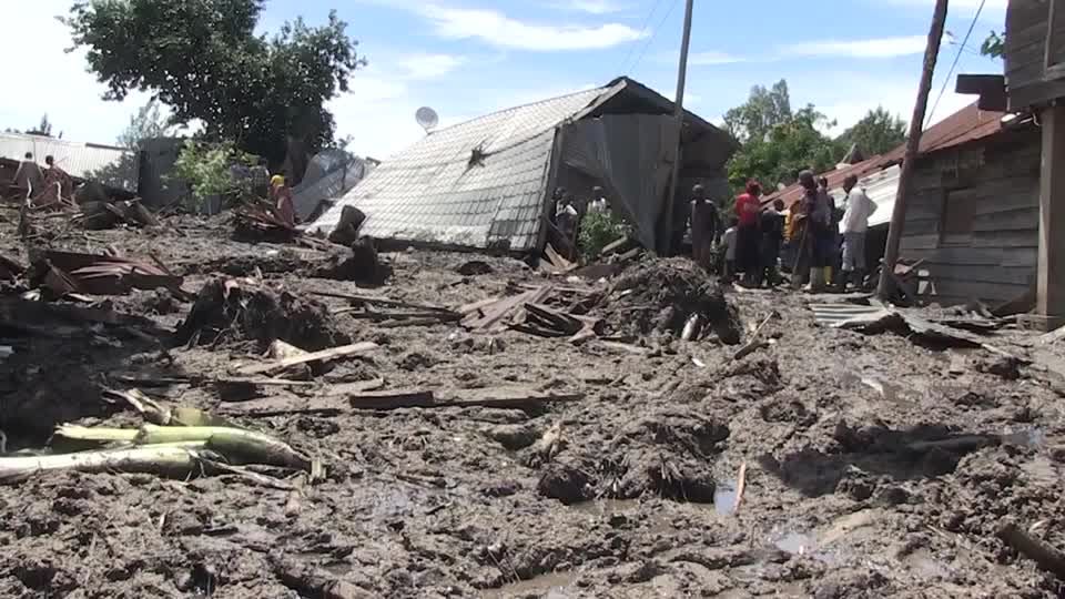 Video: Hunderte Opfer durch Überschwemmungen und Erdrutsche