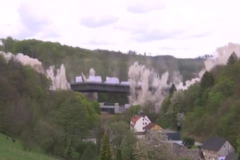 Video: Rahmede-Talbrücke gesprengt