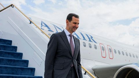 Der Präsident Syriens Baschar al-Assad steigt aus dem Flieger
