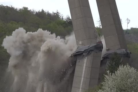 Video: Sprengmeister: "Brücke hat sich artig ins Fallbett gelegt"