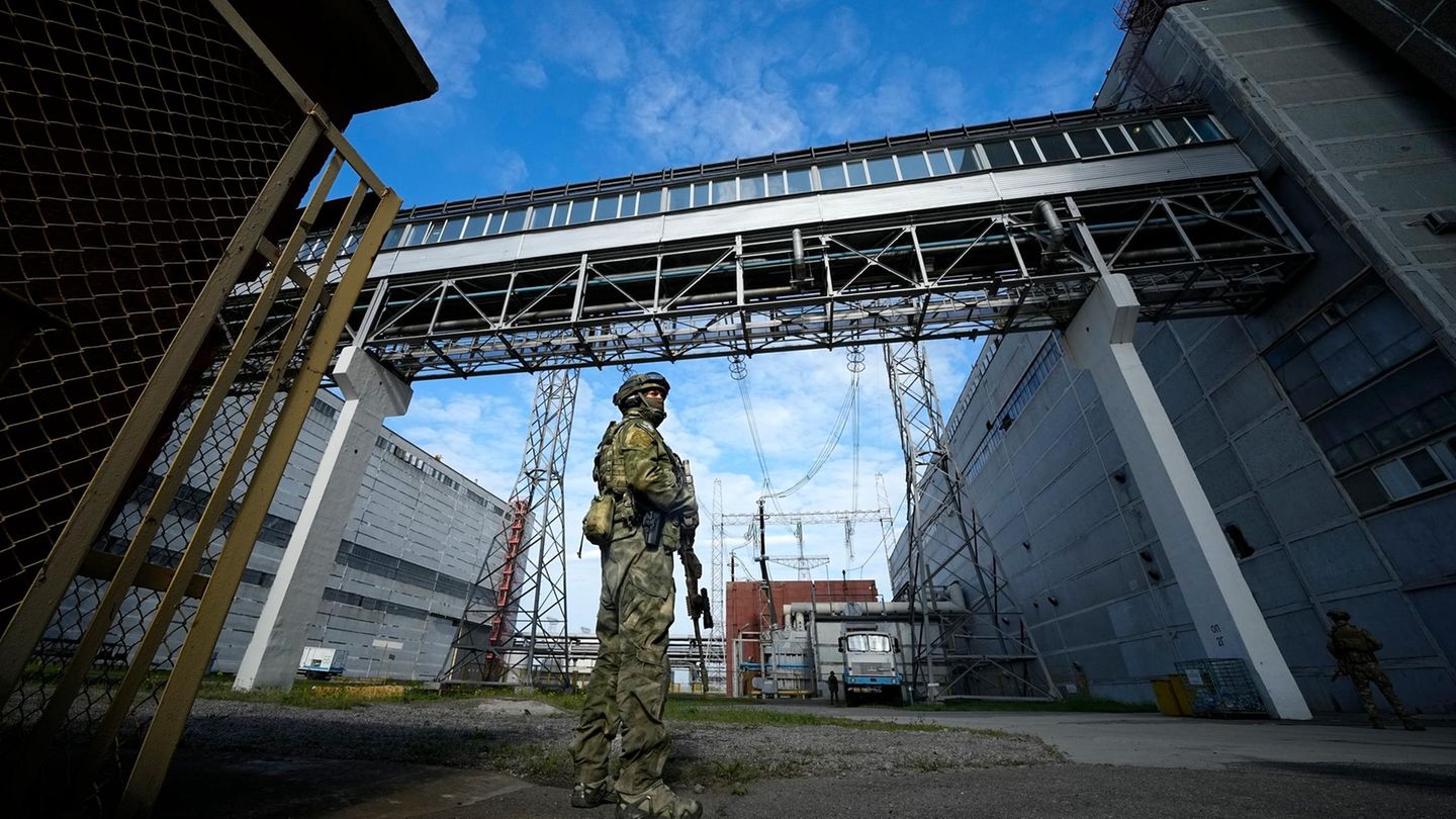 Ukraine: IAEA chief warns of dangers around Zaporizhia nuclear power plant