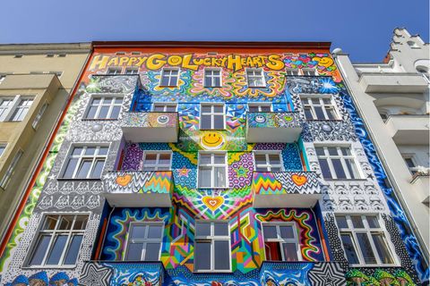 Fassade des "Happy go lucky"-Hostels in Berlin-Charlottenburg