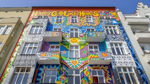 Fassade des "Happy go lucky"-Hostels in Berlin-Charlottenburg