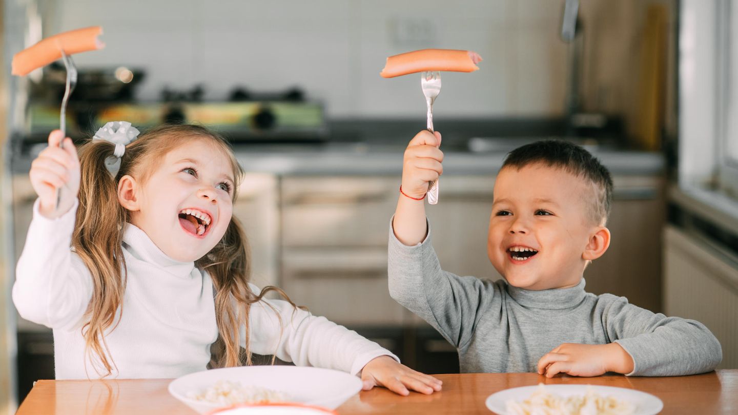 DER FLEISCHFAN isst die Wurst vom Brot und das Hack aus dem Burger. Er mag’s würzig.  Drei Portionen Fleisch in der Woche reichen, schon kleine Mengen würzen ein Gericht. Wurst ist wegen des hohen Salzgehaltes nur in Maßen gut: dünn schneiden und mit Brot essen. Pflanzliche Aufstriche schmecken ebenso würzig wie Streichwurst!