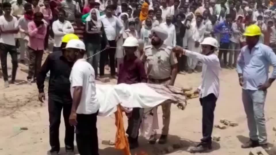 Video: Kampfjet stützt auf Haus in Indien - Drei Tote