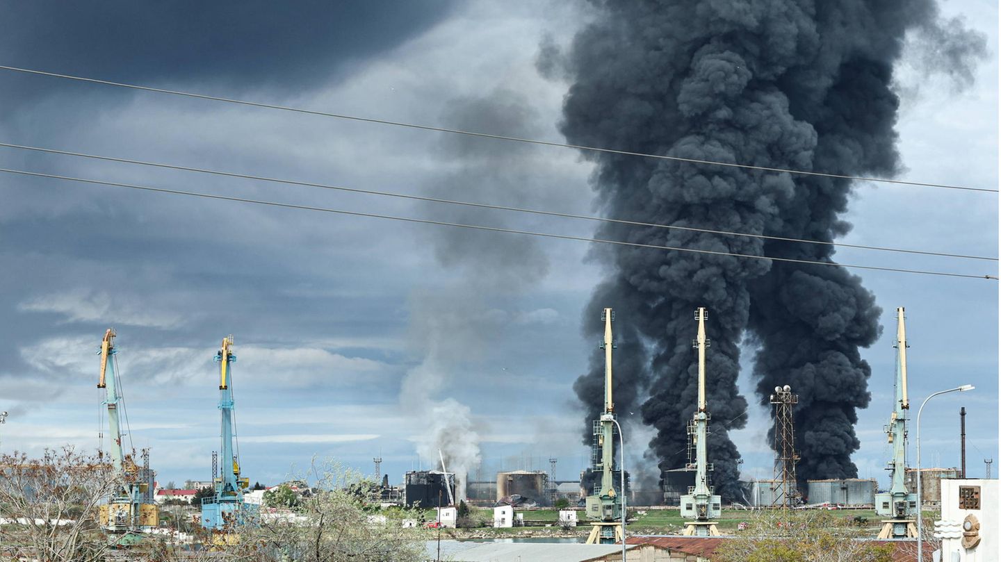 Ukraine Russland  Drohnenangriff auf die Krim-Hafenstadt Sewastopol