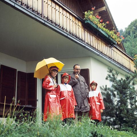 Trübe Aussichten: Helmut Kohl – noch als Ministerpräsident von Rheinland Pfalz – 1974 mit Hannelore Kohl und den Söhnen Walter (l.) und Peter in St. Gilgen