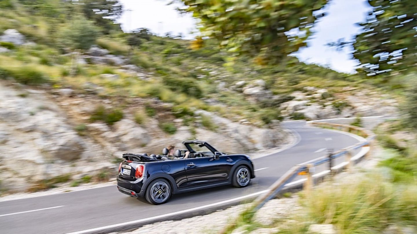 Report: On the road in the Mini Cooper SE Cabrio: New old times