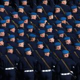 Seit Anfang Mai wurde spekuliert: Wird die Parade anlässlich des Sieges über Nazi-Deutschland in Moskau abgesagt? Wird Wladimir Putin seinen traditionellen Auftritt absagen? Nun hat die Welt eine Antwort: Die Parade findet statt. In Moskau sammelten sich am frühen Morgen die ersten Einheiten. 