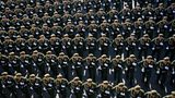 "Nie wieder Krieg", das war das unumstößliche Credo, mit dem einst die Soldaten der Roten Armee von der blutigen Front zurückkehrten und an die nächsten Generationen weitergaben. Putin schaffte es, dieses Credo in eine Glorifizierung des Militärs zu verwandeln. "Pobedobesie" wird in Russland der Kult um den 9. Mai abfällig bezeichnet. 