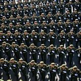 "Nie wieder Krieg", das war das unumstößliche Credo, mit dem einst die Soldaten der Roten Armee von der blutigen Front zurückkehrten und an die nächsten Generationen weitergaben. Putin schaffte es, dieses Credo in eine Glorifizierung des Militärs zu verwandeln. "Pobedobesie" wird in Russland der Kult um den 9. Mai abfällig bezeichnet. 