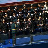 Wladimir Putin hält eine kurze Rede. "Heute befindet sich die Zivilisation erneut an einem entscheidenden Wendepunkt", erklärt er. "Gegen unser Vaterland wurde ein echter Krieg entfesselt", fügt er hinzu. Einmal mehr stellt er Russland als Opfer dar – und nicht als den Angreifer. 