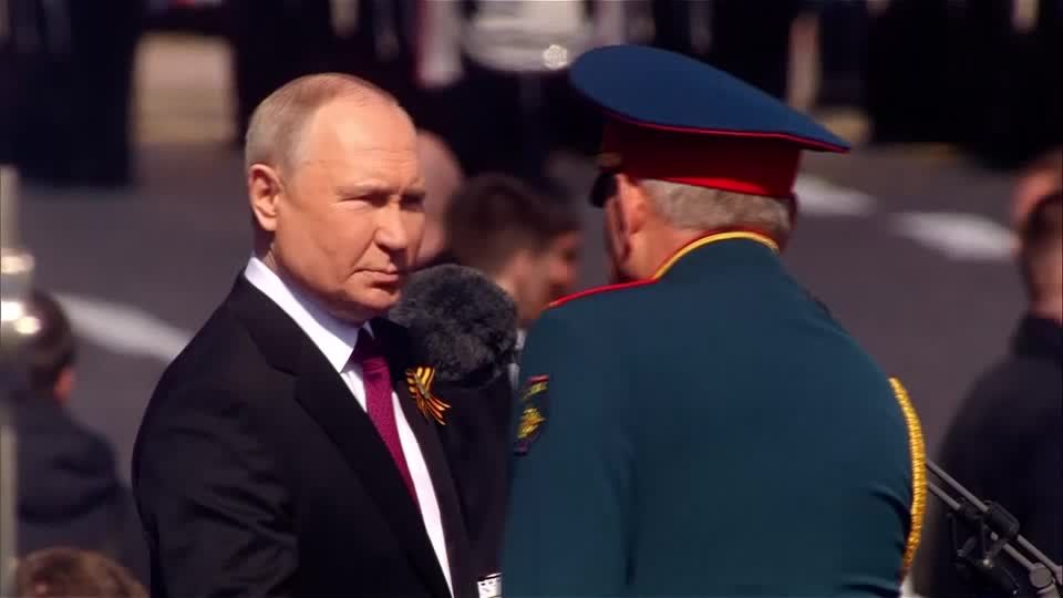 Video: Putin beschwört Einheit Russlands und wirft Westen "echten Krieg" vor