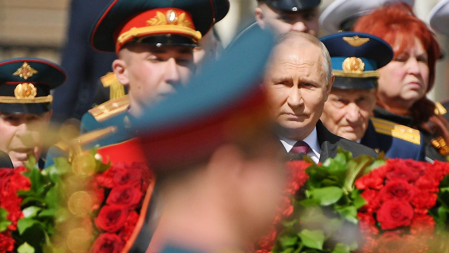 Parade in Moscow: Vladimir Putin should send shivers of fear down his spine