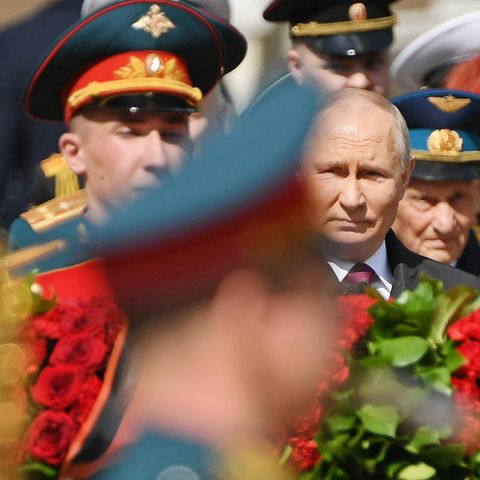 Unter strengsten Sicherheitsvorkehrungen nahm Wladimir Putin an der Parade in Moskau anlässlich des 9. Mai teil 