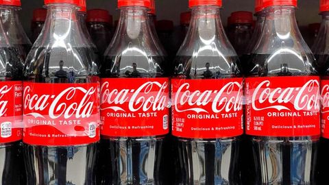Krieg im Sudan könnte in Deutschland zu Engpässen von Coca Cola oder Pepsi führen