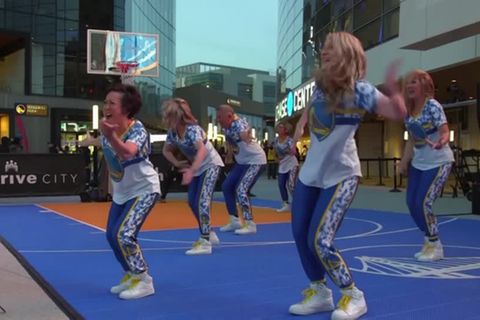 Video: Basketball-Liebe rostet nicht