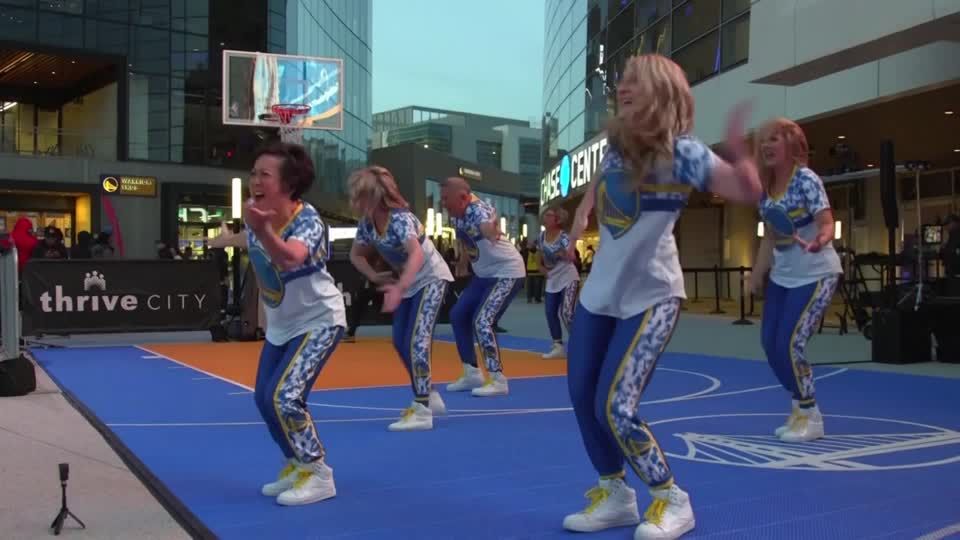 Video: Basketball-Liebe rostet nicht