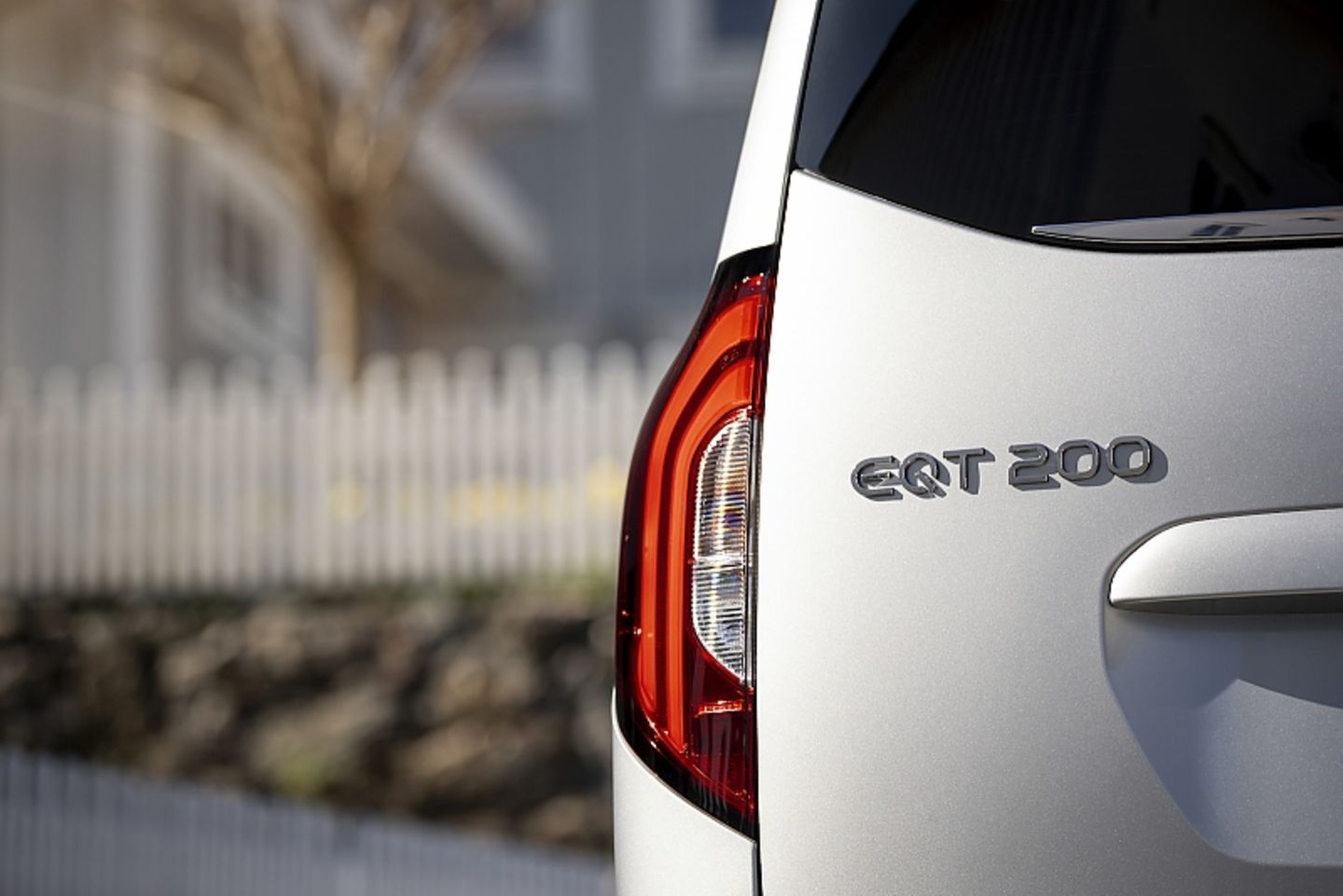 Mercedes EQT 200