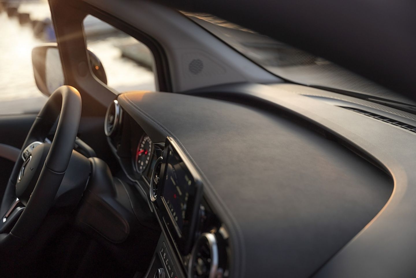Mercedes EQT 200