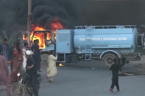 Video: Pakistan: Ausschreitungen nach Festnahme von Ex-Regierungschef Imran Khan