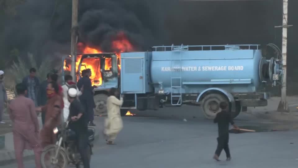Video: Pakistan: Ausschreitungen nach Festnahme von Ex-Regierungschef Imran Khan