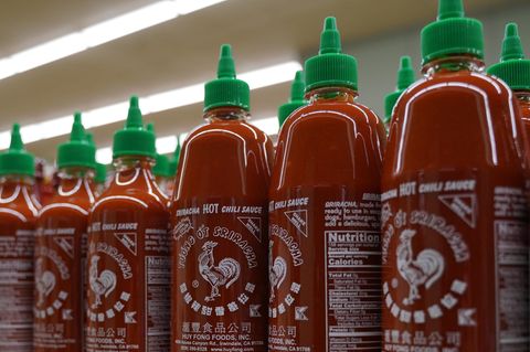 Die bekannteste Sriracha-Marke der Welt: die Sauce von Huy Fong Foods.