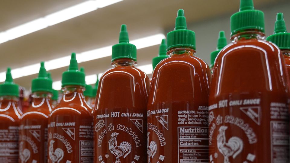 Die bekannteste Sriracha-Marke der Welt: die Sauce von Huy Fong Foods.