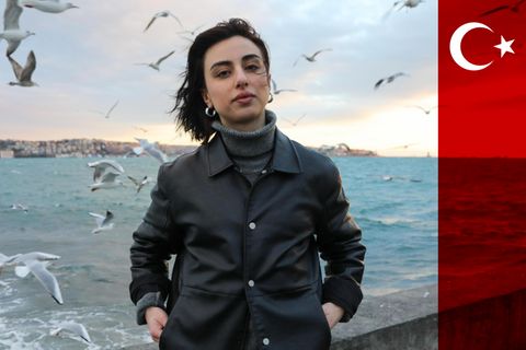 Junge Wähler in der Türkei am Bosporus