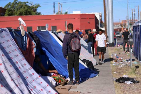 Ein Bild des Elens: Über 3000 Flüchtlinge halten sich seit Tagen rund um die Sacred Heart Church in El Paso auf