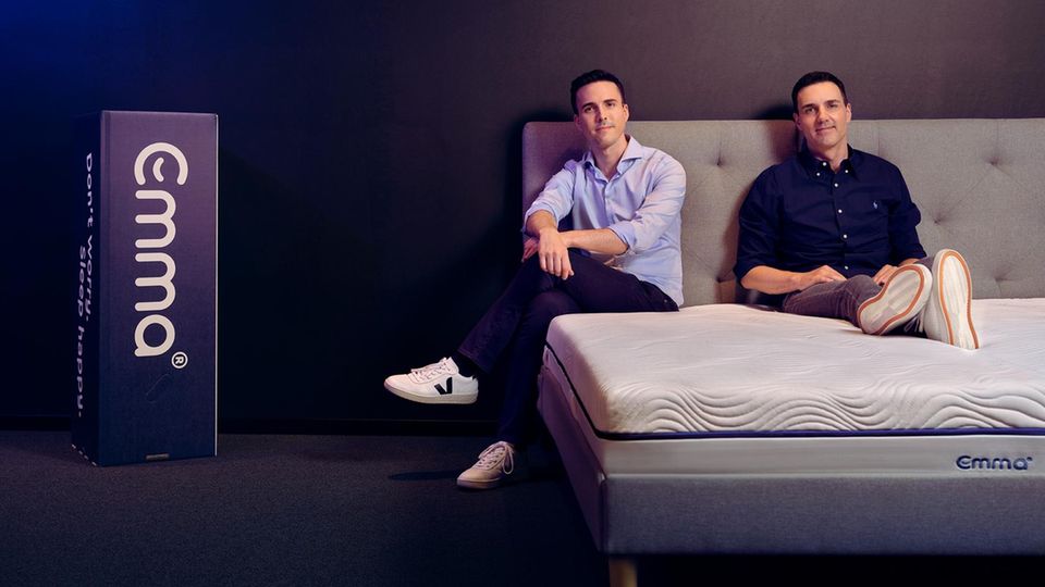 Die Emma-Chefs Dennis Schmoltzi (36, links) und Manuel Müller (43) haben ein Matratzenimperium geschaffen