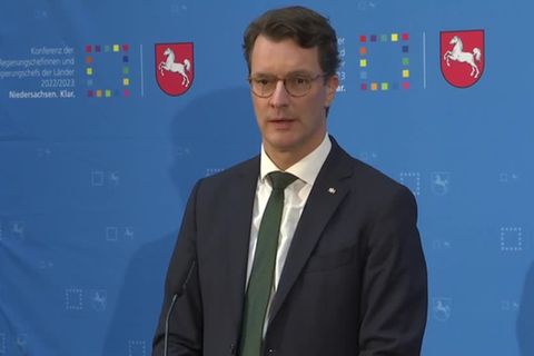 Video: Wüst vor Flüchtlingsgipfel: "Jetzt ist der Bundeskanzler gefragt"